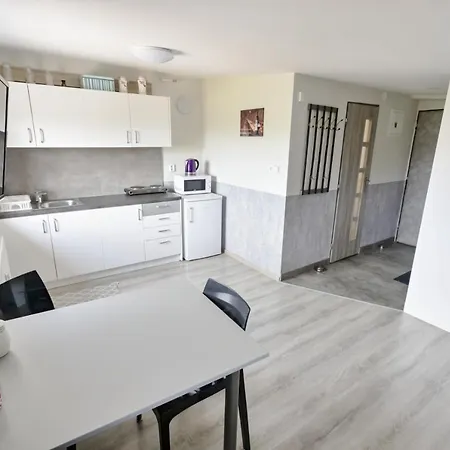 Theo Veľký Slavkov